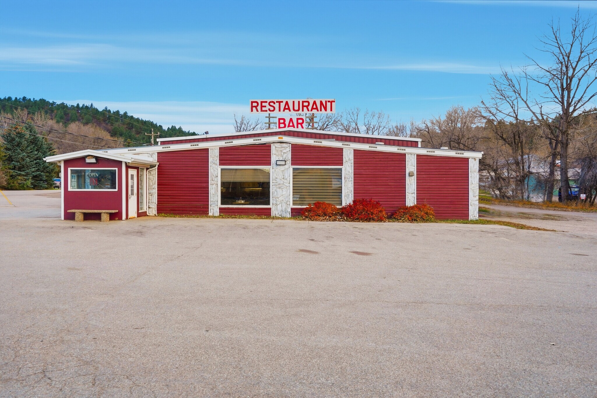 1401 Laurel St, Whitewood, SD à vendre Photo de l’immeuble– Image 1 sur 18