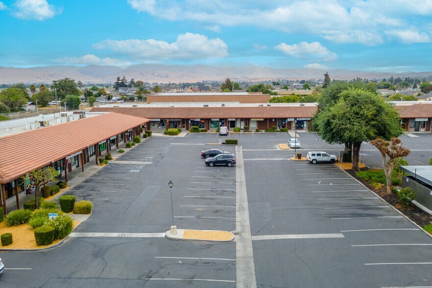 191 San Felipe Rd, Hollister, CA à louer - Photo principale – Image 2 sur 44