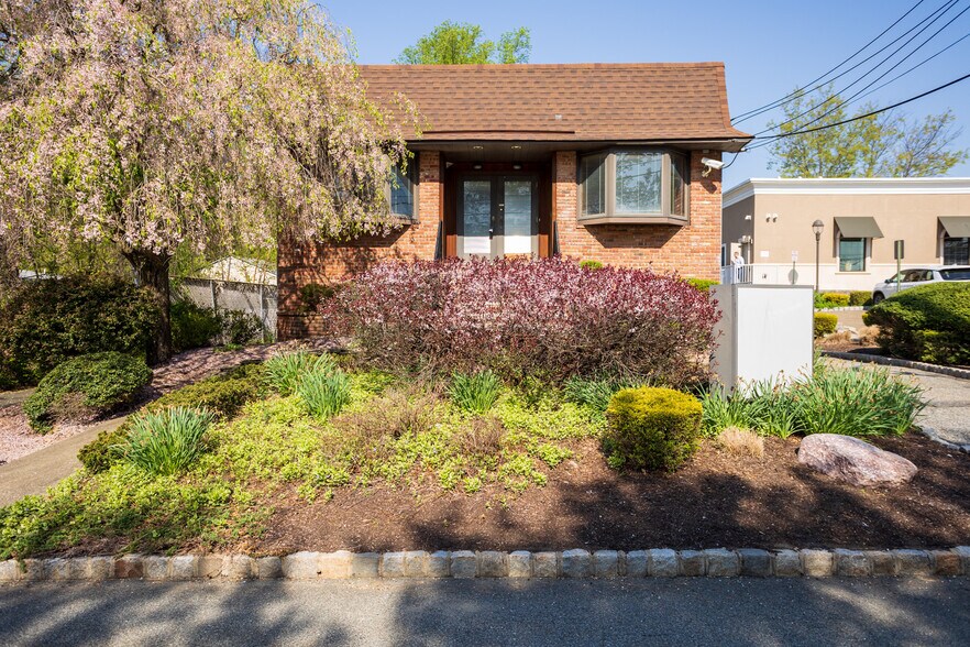 7 Harrison Ave, Morris Plains, NJ à louer - Photo de l’immeuble – Image 1 sur 16