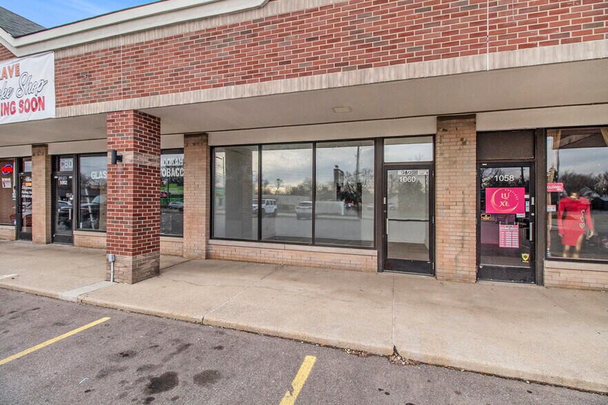 1052-1072 W Huron St, Waterford, MI à louer - Photo de l’immeuble – Image 3 sur 19