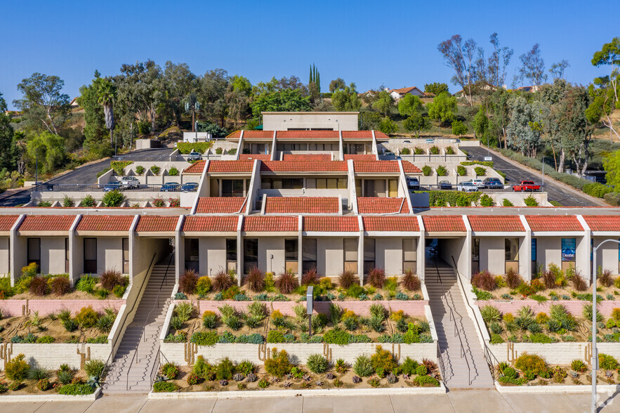 15644 Pomerado Rd, Poway, CA à louer - Photo de l’immeuble – Image 3 sur 13