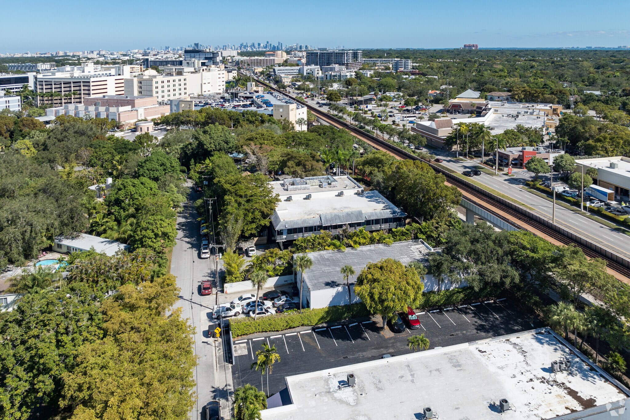 6330 Manor Ln, South Miami, FL à louer Aérien– Image 1 sur 71