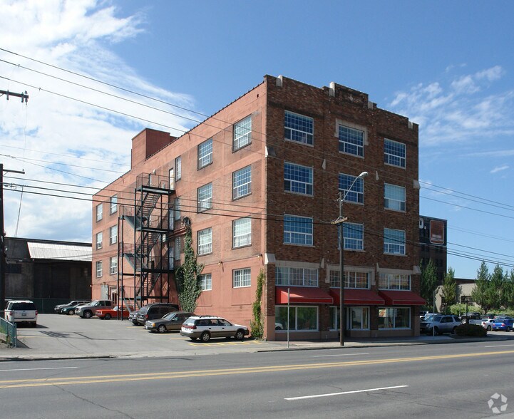 202 E Spokane Falls Blvd, Spokane, WA à louer - Photo de l’immeuble – Image 1 sur 2