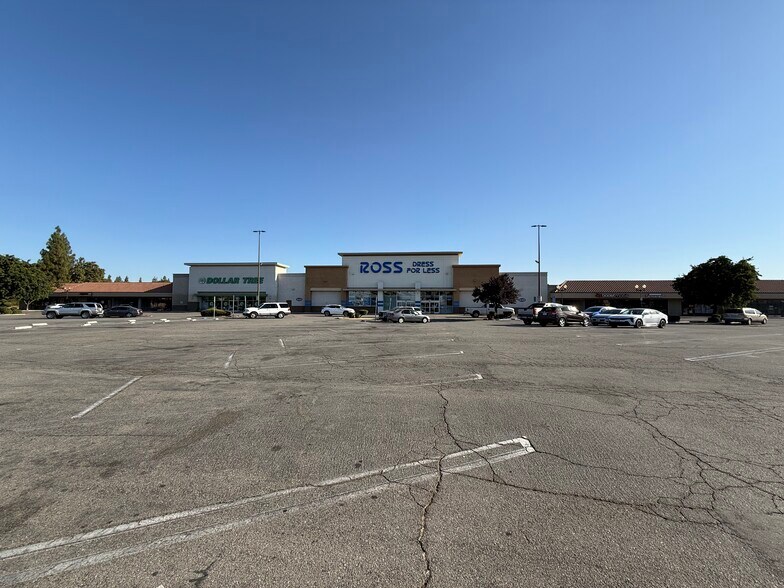 5400 Olive Dr, Bakersfield, CA à louer - Photo de l’immeuble – Image 2 sur 23