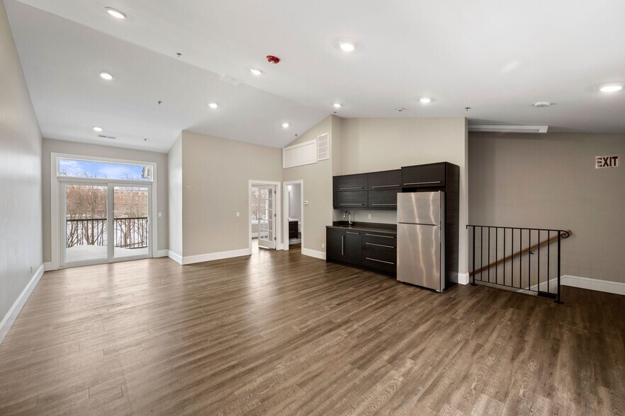 42 Felton St, Waltham, MA à vendre - Photo intérieure – Image 2 sur 8
