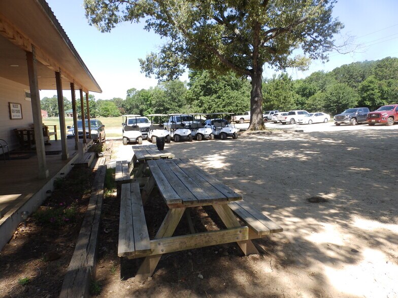 2330 Country Club Rd, Palestine, TX à vendre - Photo de l’immeuble – Image 3 sur 77