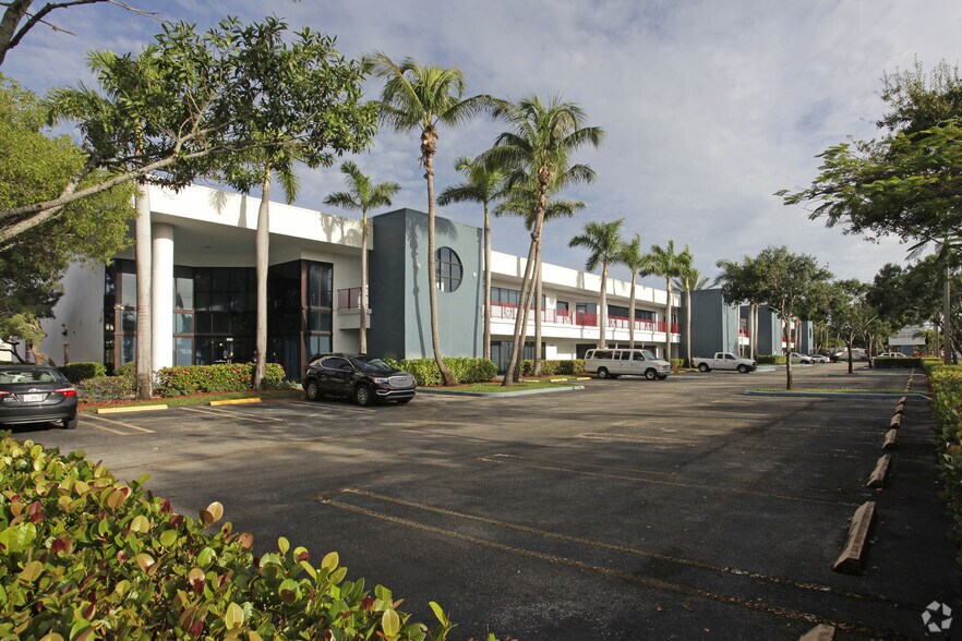 2939-2999 N Powerline Rd, Pompano Beach, FL à louer - Photo principale – Image 1 sur 25