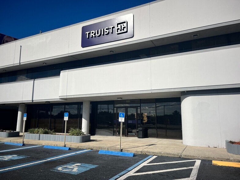 9501 US Highway 19, Port Richey, FL à louer - Photo de l’immeuble – Image 2 sur 16