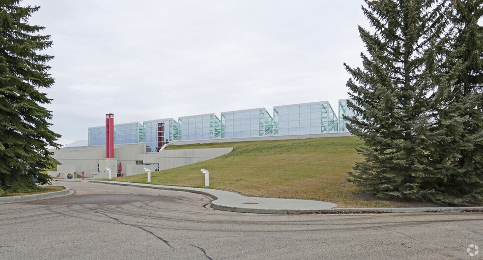 9650 20th Ave NW, Edmonton, AB à louer - Photo de l’immeuble – Image 3 sur 11