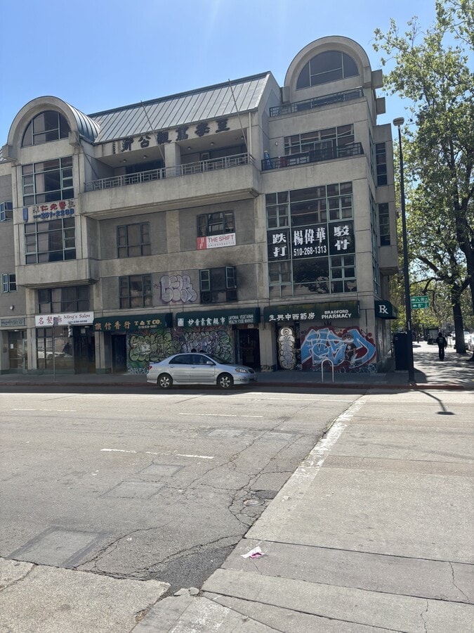 411-445 8th St, Oakland, CA 94607 - Lot 1 C - - Photo intérieure - Image 1 of 3