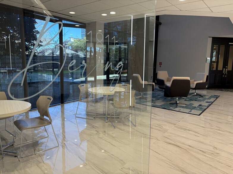 1811 Bering Dr, Houston, TX à louer - Photo de l’immeuble – Image 2 sur 33