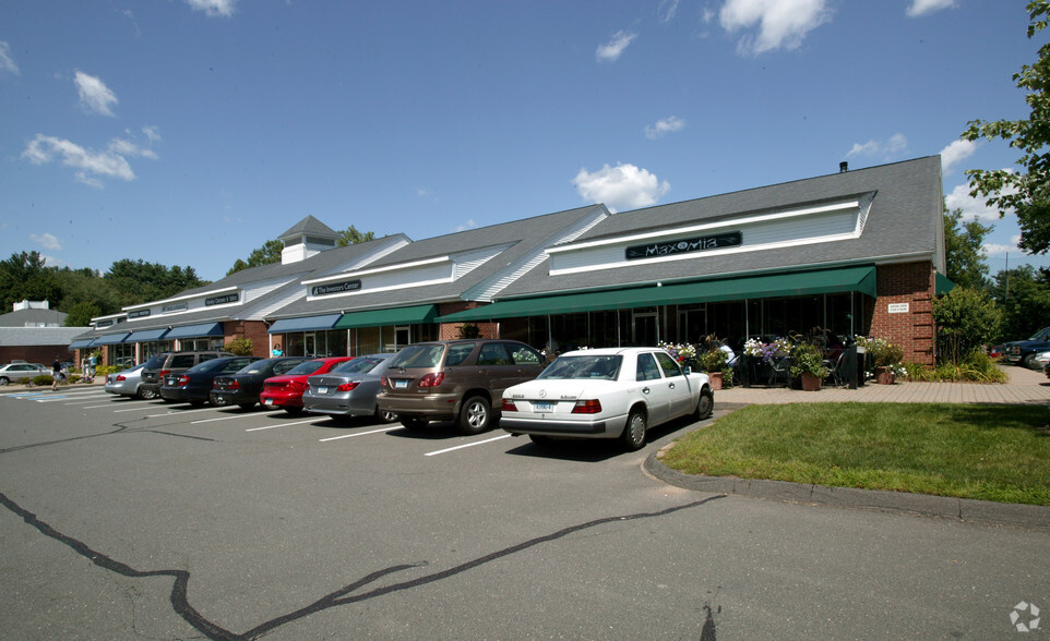 70 E Main St, Avon, CT à louer - Photo de l’immeuble – Image 2 sur 3