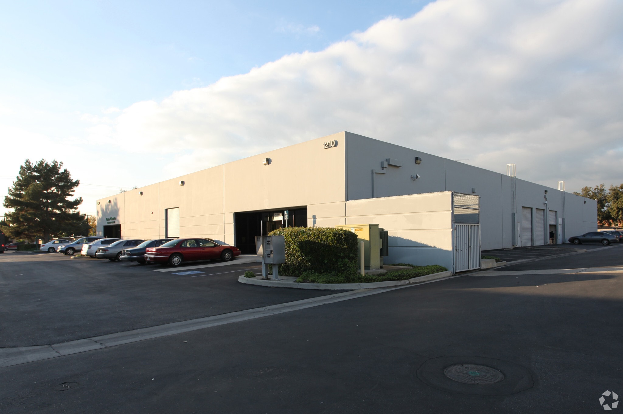 1210 E Lexington Ave, Pomona, CA à louer Photo principale– Image 1 sur 30