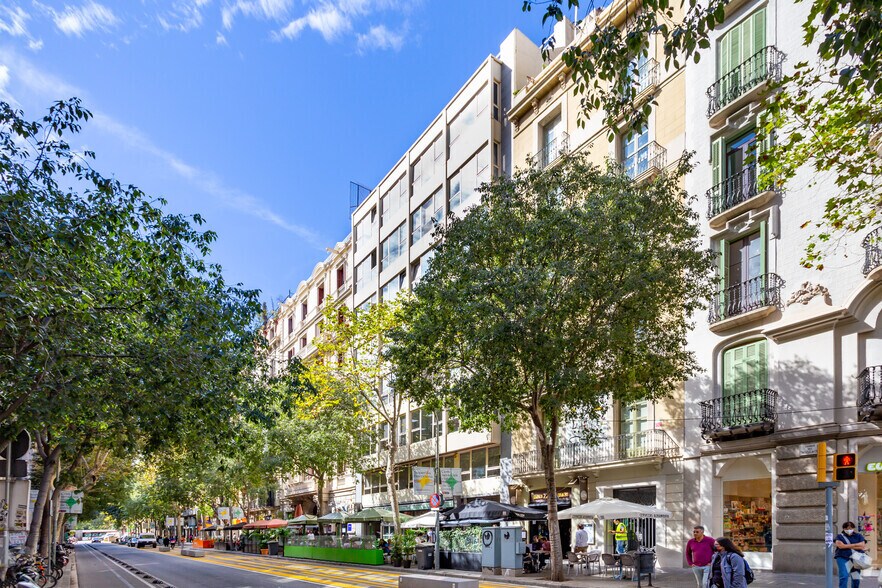 Bureau dans Barcelone à louer - Photo de l’immeuble – Image 3 sur 7