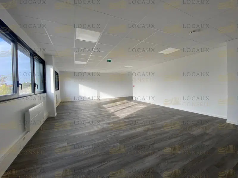 Local d’activités dans Cergy à louer Photo intérieure– Image 1 sur 8