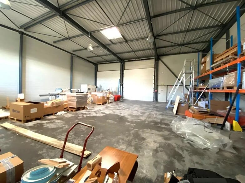 Bureau dans Vourles à louer - Photo intérieure – Image 2 sur 8