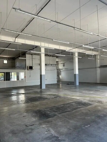 Local commercial dans Aubagne à louer - Photo de l’immeuble – Image 2 sur 6