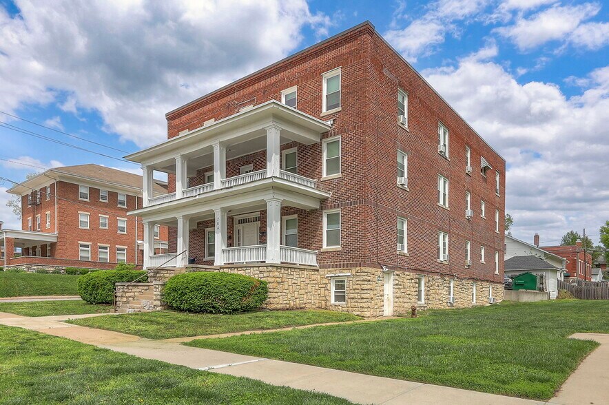 204 E Franklin St, Liberty, MO à vendre - Photo de l’immeuble – Image 1 sur 26