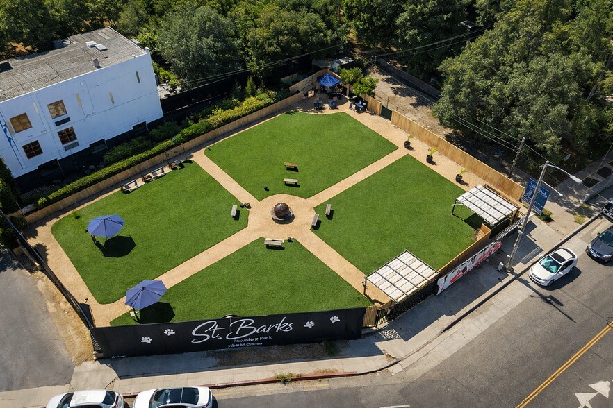 10740 Ventura Blvd, Studio City, CA à louer - Photo de l’immeuble – Image 2 sur 4