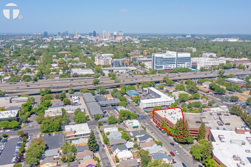 1315 Alhambra Blvd, Sacramento, CA à louer - Photo de l’immeuble – Image 2 sur 11