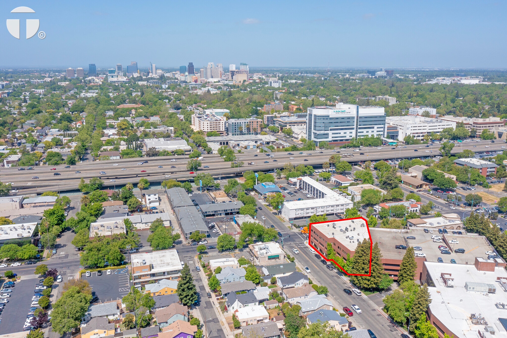 1315 Alhambra Blvd, Sacramento, CA à louer Photo principale– Image 1 sur 11