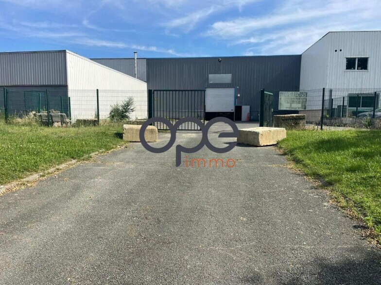 Industriel/Logistique dans SAINT-OUEN-L'AUMONE à vendre - Photo de l’immeuble – Image 2 sur 17