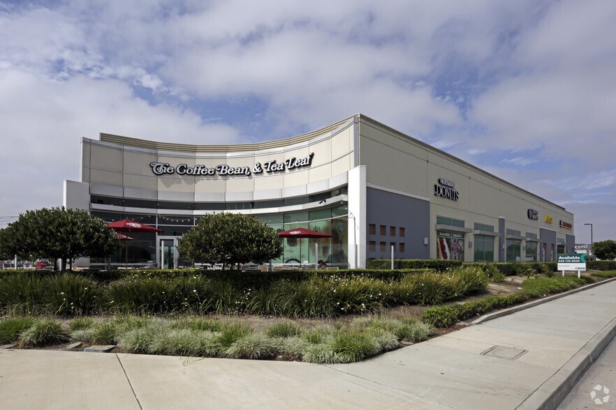 18011 Newhope St, Fountain Valley, CA à louer - Photo de l’immeuble – Image 1 sur 11
