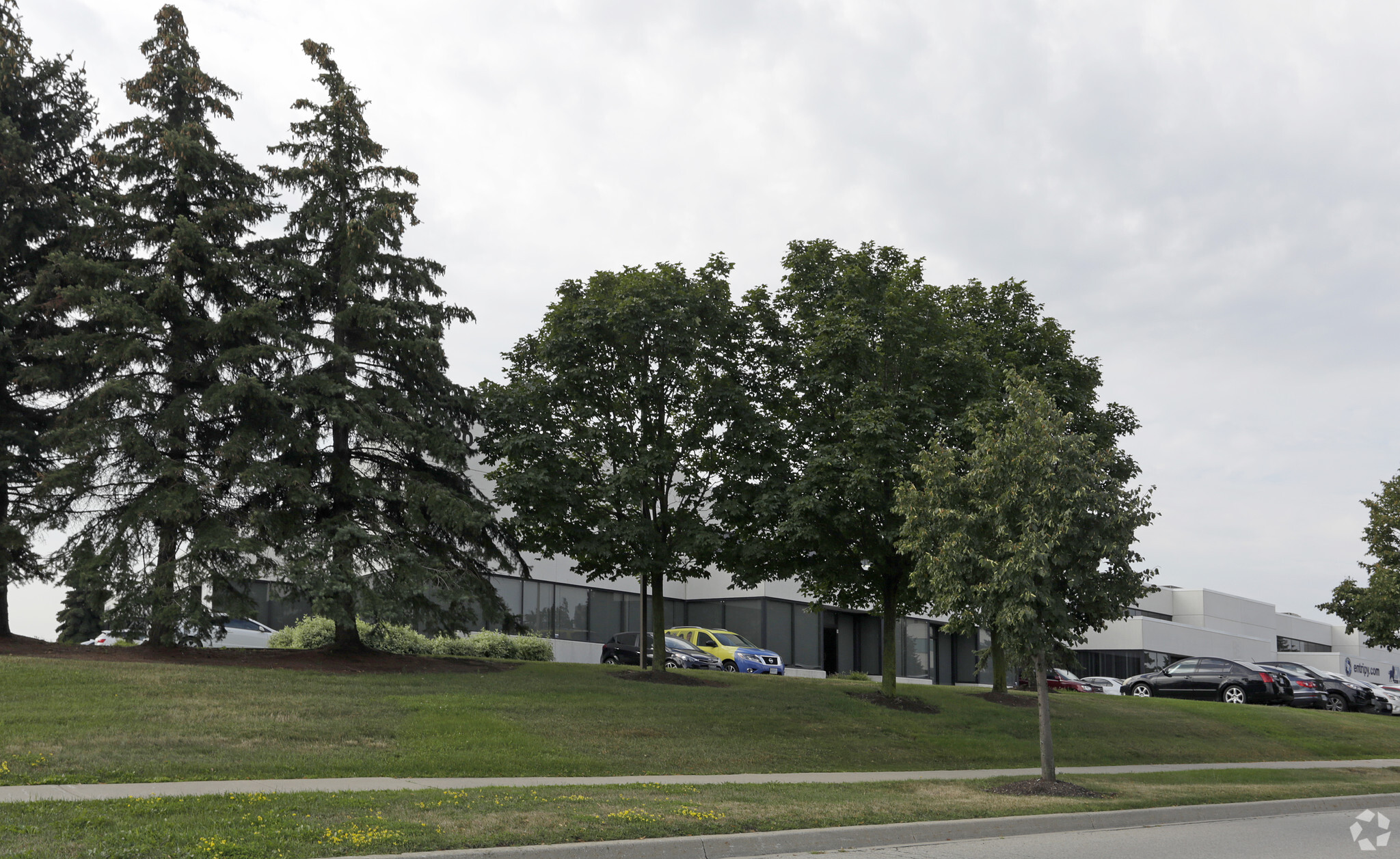 2320 Bristol Cir, Oakville, ON à louer Photo principale– Image 1 sur 8