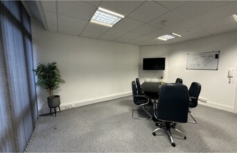 5 Waterberry Dr, Waterlooville à louer Photo intérieure– Image 2 sur 4