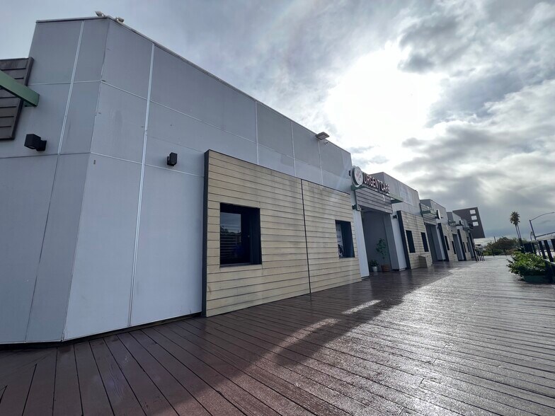 1952-1996 Indian Hill Blvd, Pomona, CA à louer - Photo de l’immeuble – Image 3 sur 7