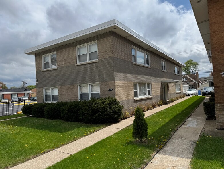 6945 W Belmont Ave, Chicago, IL à vendre - Photo de l’immeuble – Image 2 sur 7