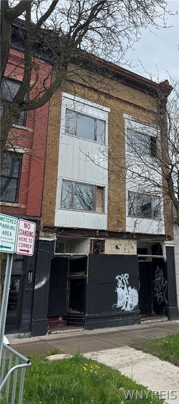 326 Niagara St, Niagara Falls, NY à vendre - Photo de l’immeuble – Image 3 sur 4