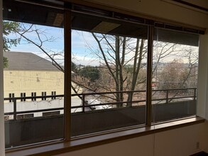 3301 Burke Ave N, Seattle, WA à louer Photo intérieure– Image 2 sur 2