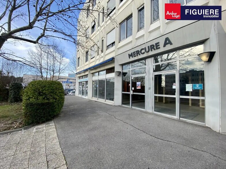 565 Rue Marcelin Berthelot, Aix-en-Provence à louer - Photo de l’immeuble – Image 2 sur 4