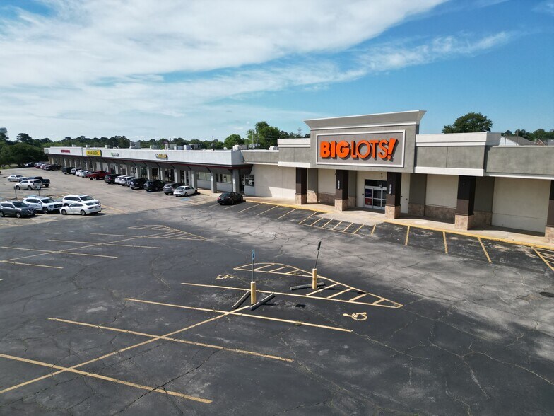 102-110 Midtown Dr, Kilgore, TX à louer - Photo de l’immeuble – Image 2 sur 26