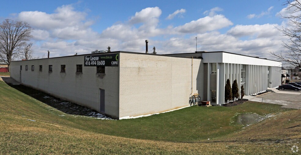 8-12 Milner Ave, Toronto, ON à louer - Photo de l’immeuble – Image 2 sur 4