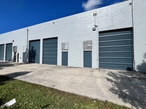 1471 SW 30th Ave, Deerfield Beach, FL à louer Photo de l’immeuble– Image 2 sur 4
