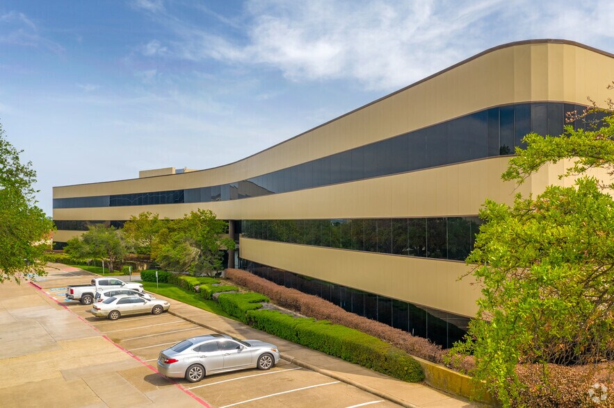 1200 W Walnut Hill Ln, Irving, TX à louer - Photo principale – Image 1 sur 21