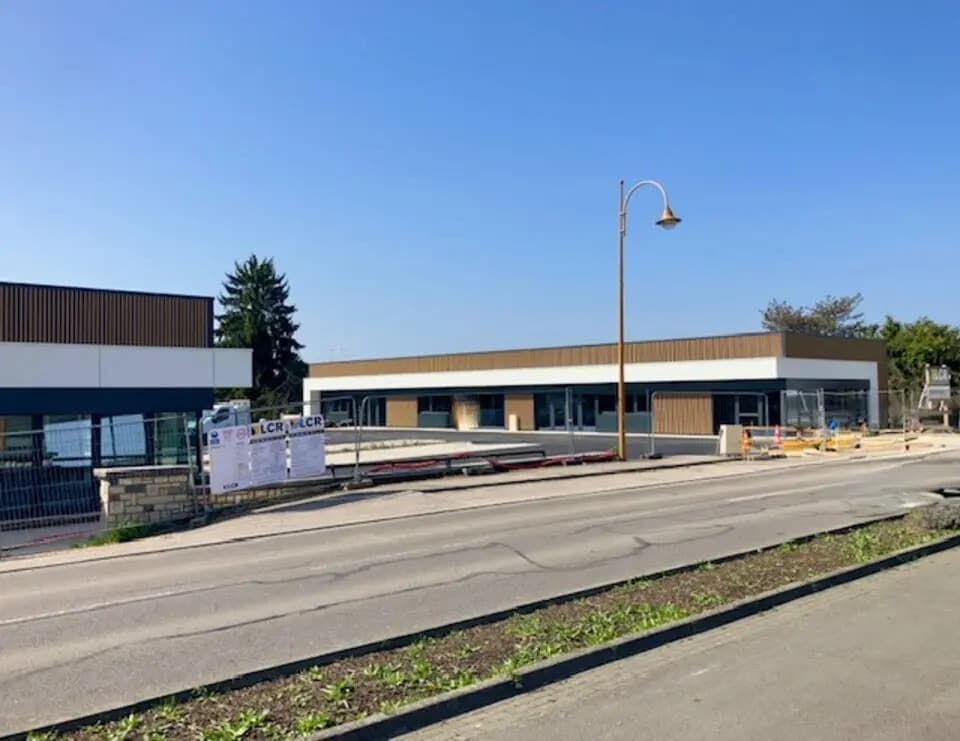 Local commercial dans Genlis à louer Photo de l’immeuble– Image 1 sur 7