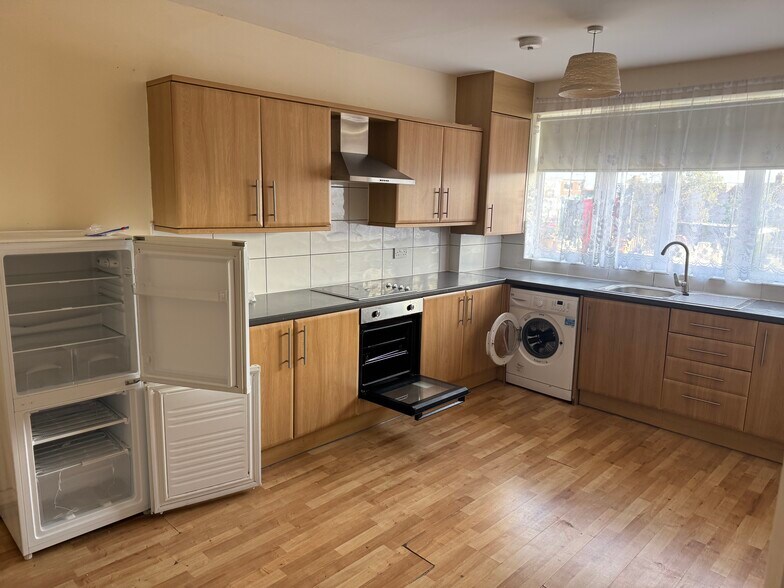 40-40A High St, Ilford à vendre - Photo de l’immeuble – Image 3 sur 12