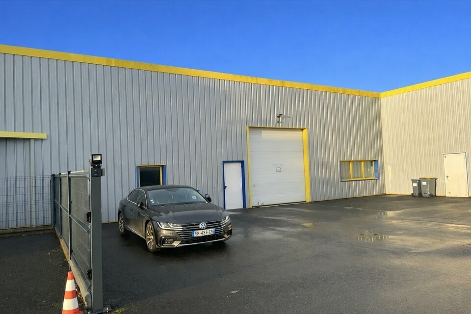 Industriel/Logistique dans GRANDCHAMP-DES-FONTAINES à louer Photo de l’immeuble– Image 1 sur 5