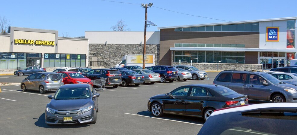 415-507 S Washington Ave, Bergenfield, NJ à louer - Photo de l’immeuble – Image 1 sur 4