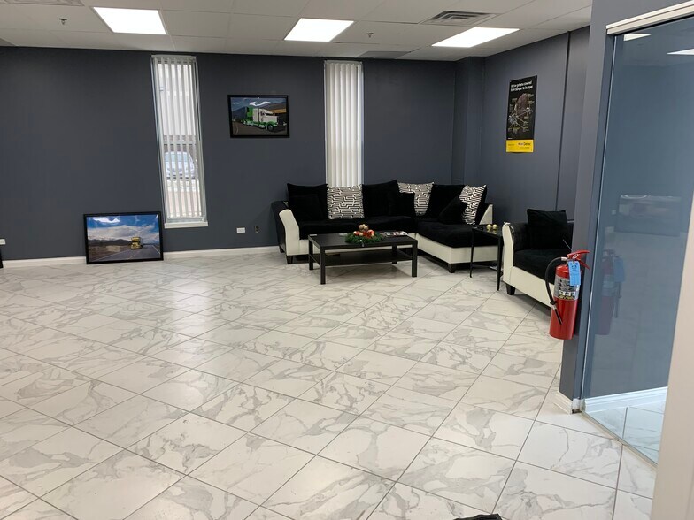1103 Morse Ave, Schaumburg, IL à louer - Photo intérieure – Image 2 sur 23