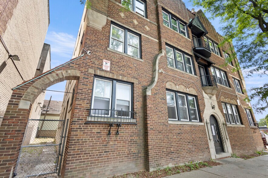 2613 W Capitol Dr, Milwaukee, WI à vendre - Photo de l’immeuble – Image 3 sur 21
