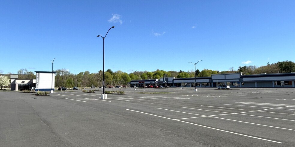 380-432 John Fitch Hwy, Fitchburg, MA à louer - Photo de l’immeuble – Image 2 sur 27