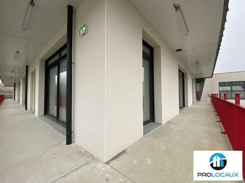 240 Rue Gustave Eiffel, Bois-Guillaume à louer - Photo de l’immeuble – Image 2 sur 5