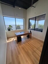 2150 N Trabajo Dr, Oxnard, CA à louer Photo de l’immeuble– Image 2 sur 2