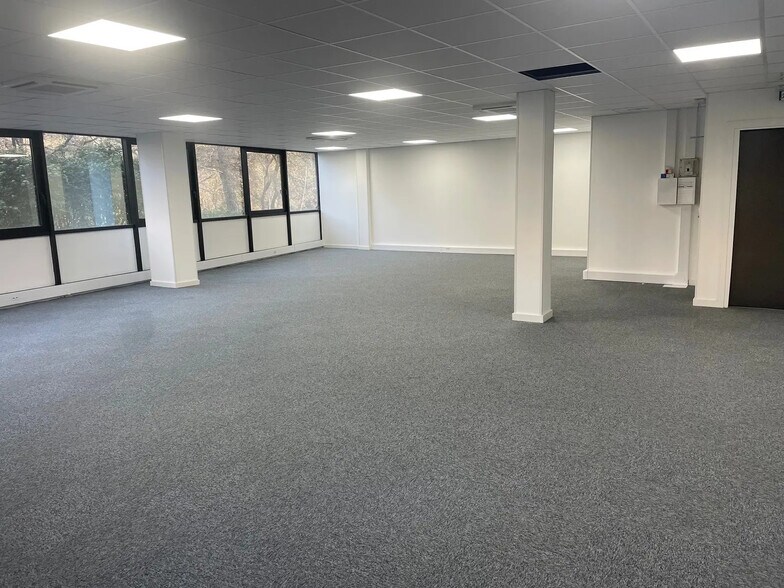 Bureau dans Valbonne à louer - Photo de l’immeuble – Image 1 sur 4