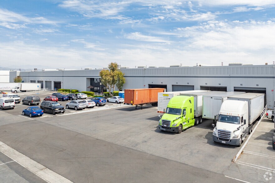 15160-15304 Spring Ave, Santa Fe Springs, CA à louer - Photo de l’immeuble – Image 3 sur 6
