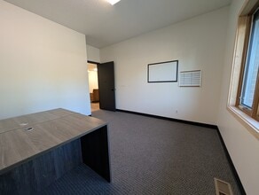 5891 Cedar Lake Rd, Saint Louis Park, MN à louer Photo intérieure– Image 2 sur 10